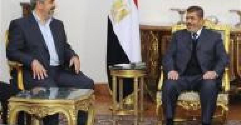 مرسي يلتقي عباس ومشعل