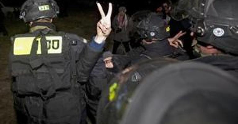 اسرائيل تخلي مخيم باب الشمس بالقوة اسرائيل تخلي مخيم باب الشمس بالقوة