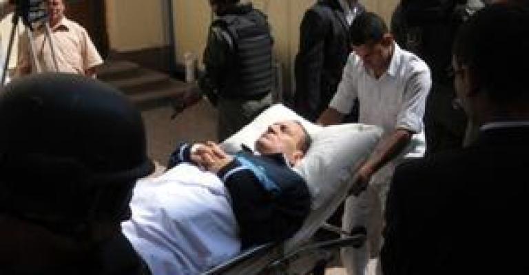 قرار قضائي بإعادة محاكمة مبارك والعادلي