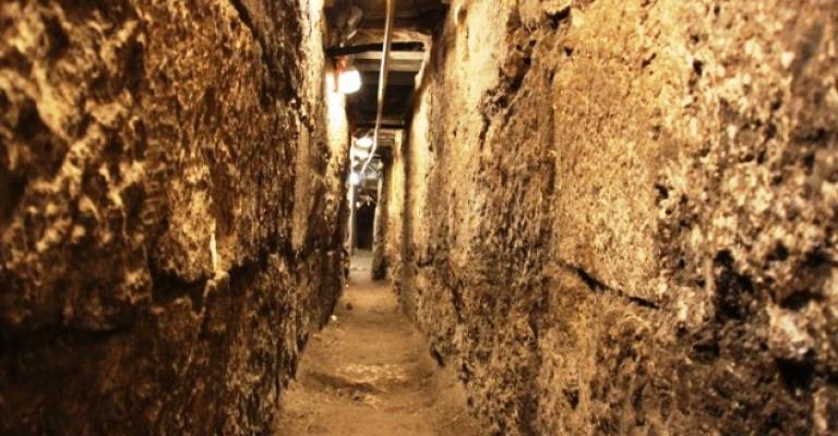 الاحتلال يستخدم مواد كيميائية لتقويض أساسات الأقصى الاحتلال يستخدم مواد كيميائية لتقويض أساسات الأقصى