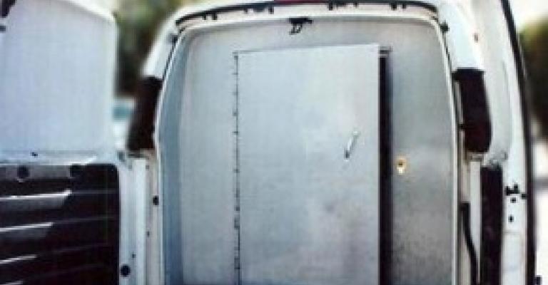 القبض على شخص سطا على سيارة اموال القبض على شخص سطا على سيارة اموال