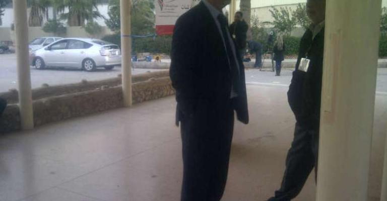 المرشح عامر قاقيش عن المقعد المسيحي في الدائرة الثالثة داخل مركز الاقتراع - عدسة حنان خندقجي 