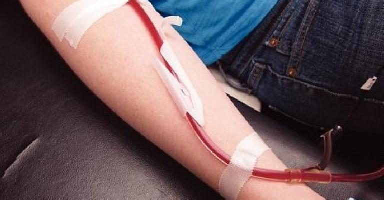 حملة تبرع بالدم للجرحى السوريين في الإسلامي- صوت 