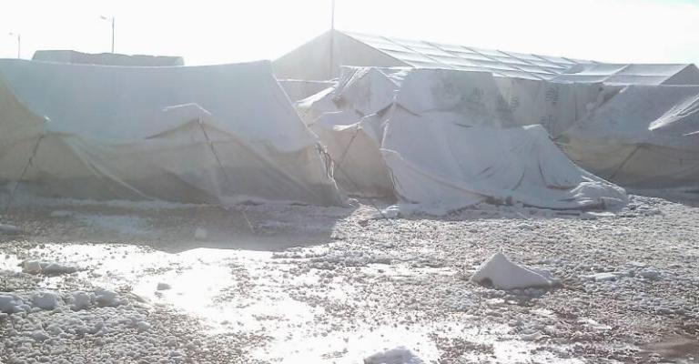 الثلوج تغطي الخيام في الزعتري