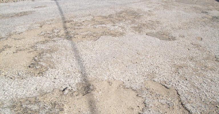 الكرك: شوارع مدمرة وإهمال رسمي !