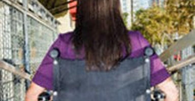 المعاقات.. النجاح لا ينهي التمييز 