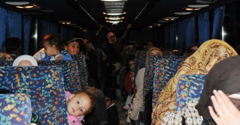 لاجئون يغادرون الحدود الأردنية للداخل