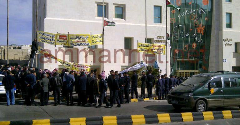 مفصولو اورنج يعتصمون ويرفضون المساومة على حقوقهم مفصولو اورنج يعتصمون ويرفضون المساومة على حقوقهم