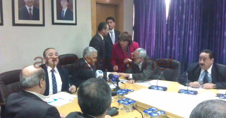 نواب ينسحبون من لقاء النسور ويدرسون تشكيل كتلة جديدة نواب ينسحبون من لقاء النسور ويدرسون تشكيل كتلة جديدة