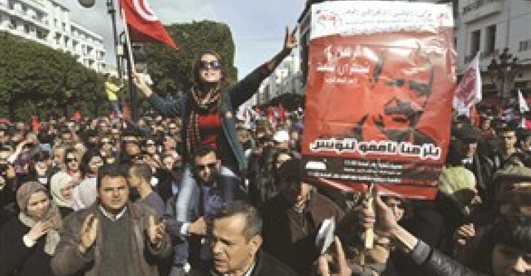 آلاف التونسيين يطالبون بـ«رحيل النهضة» آلاف التونسيين يطالبون بـ«رحيل النهضة»