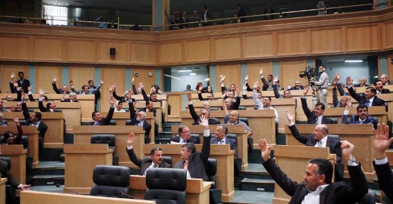 النواب يؤجل النظر في المحروقات وتوزيع دعم المحروقات نهاية الشهر