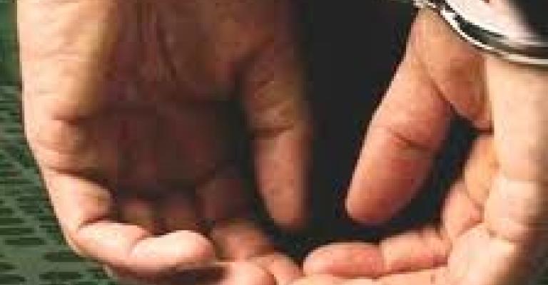 مطلوب بـ218 طلبا قضائيا وأمنيا يسلم نفسه للبحث الجنائي