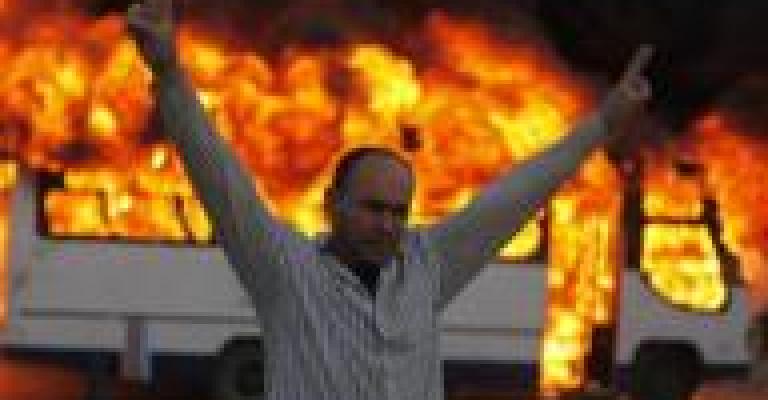 مصر: عشرات الإصابات باشتباكات قرب مقر الإخوان