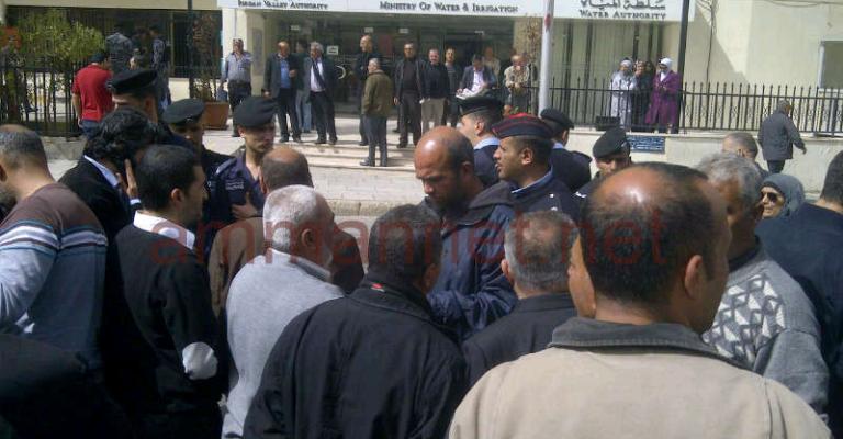 معتصمو المياه يلوحون بقطعها عن المملكة نهاية الشهر 