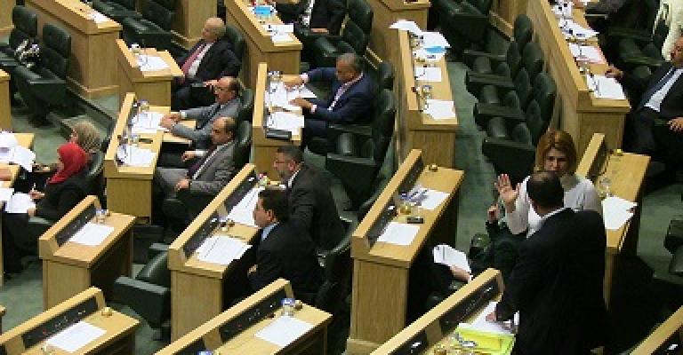 النسور: ألف من الامن بالزي المدني بين لاجئي الزعتري وقطر قدمت مساعدات عينية