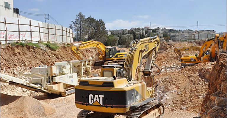 بيت صفافا بين فكي شارع (4) الاستيطاني بيت صفافا بين فكي شارع (4) الاستيطاني