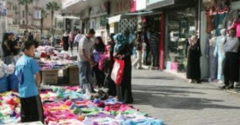 وادي السير: اصحاب البسطات يحرقونها احتجاجاً 