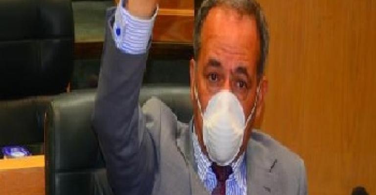 نواب يرتدون كمامات احتجاجا على الروائح الكريهة في "المستندة" نواب يرتدون كمامات احتجاجا على الروائح الكريهة في "المستندة"