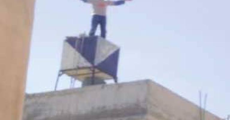 احباط محاولة انتحار شاب طالب بإزالة قيد أمني 