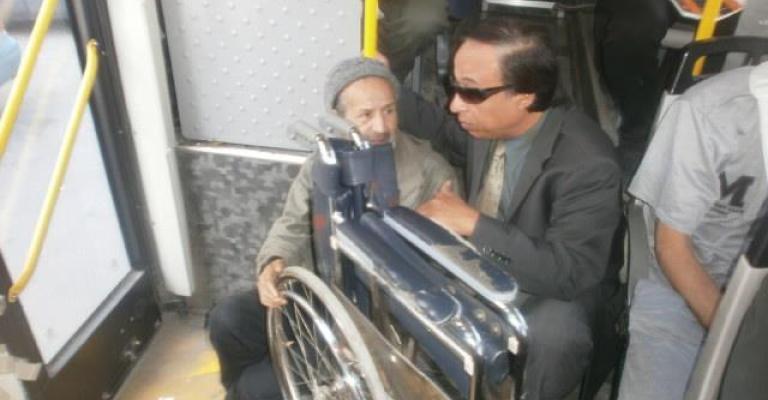 ذوو إعاقة في وسائل النقل ذوو إعاقة في وسائل النقل