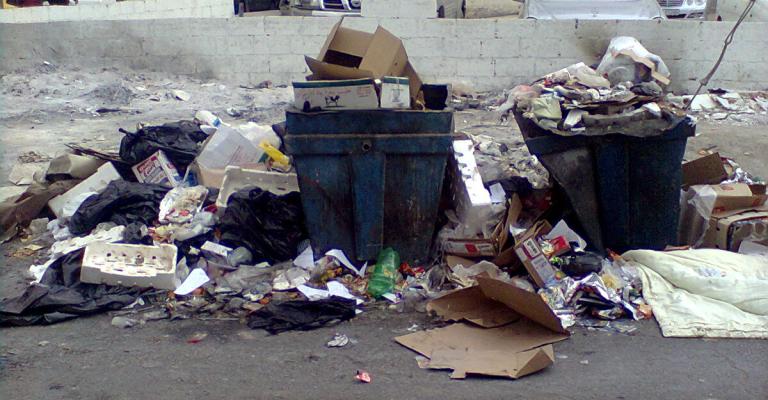 هل يتحمل اللاجئون السوريون وحدهم مشكلة تفاقم النفايات في المفرق ! هل يتحمل اللاجئون السوريون وحدهم مشكلة تفاقم النفايات في المفرق !