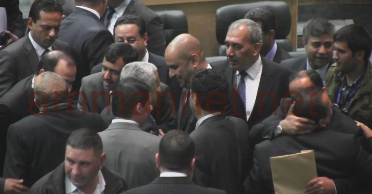 رئيس الوزراء عبد الله النسور يتقبل التهاني بحصوله على الثقة- تصوير عسان فرج رئيس الوزراء عبد الله النسور يتقبل التهاني بحصوله على الثقة- تصوير عسان فرج