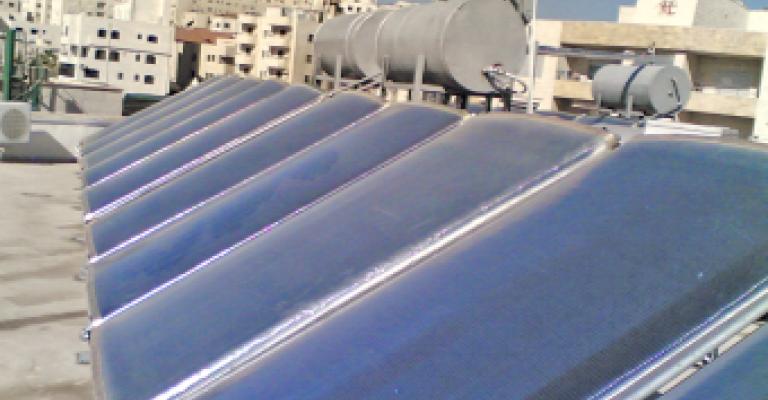 مطالب بإعادة النظر باشتراط السخان الشمسي بإذن الأشغال