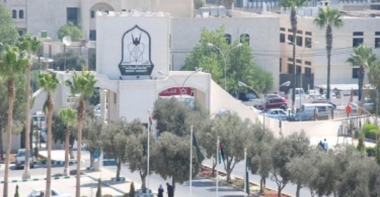 امن اليرموك يمنع انتقال مشاجرة الى داخل الجامعة امن اليرموك يمنع انتقال مشاجرة الى داخل الجامعة