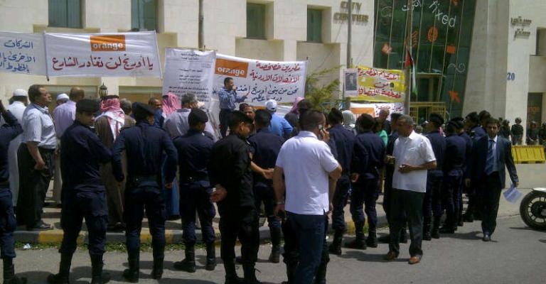 معتصمو أورانج يحذرون من "الاستعمار الفرنسي"- فيديو معتصمو أورانج يحذرون من "الاستعمار الفرنسي"- فيديو