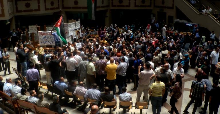 موظفو قصر العدل يهددون بنقل الاضراب أمام رئاسة الوزراء