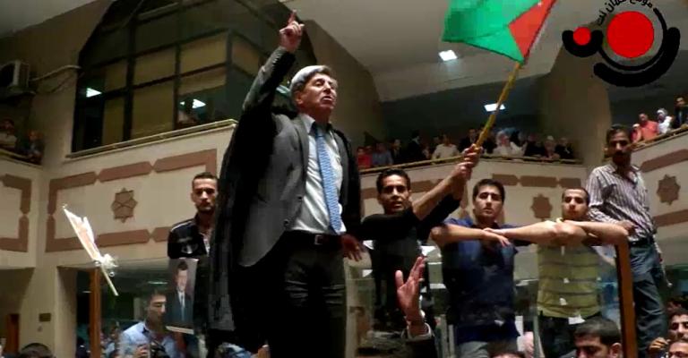 محامون لخريس: أنت مع الدم السوري (فيديو) محامون لخريس: أنت مع الدم السوري (فيديو)