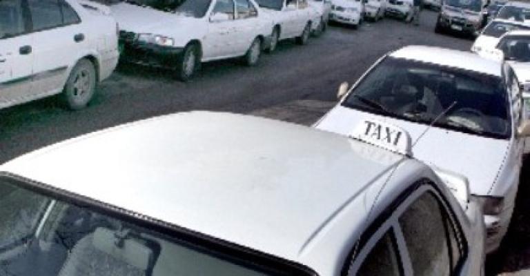 سائقو سرفيس ماركا يعتصمون ضد تغاضي المباحث سائقو سرفيس ماركا يعتصمون ضد تغاضي المباحث