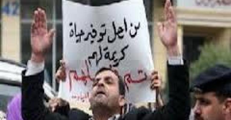 8 نشطاء يتسلمون لائحة اتهام تقويض نظام الحكم 8 نشطاء يتسلمون لائحة اتهام تقويض نظام الحكم