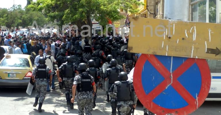 الافراج عن 10 متهمين بأعمال شغب أمام السفارة العراقية بكفالة الافراج عن 10 متهمين بأعمال شغب أمام السفارة العراقية بكفالة