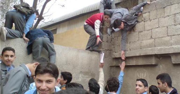 هاربون من اسوار المدارس الى المجهول في شوارع الزرقاء- صوت