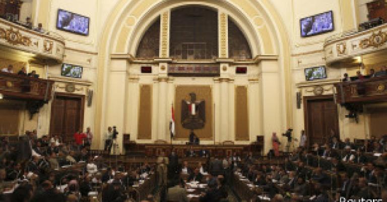 المحكمة الدستورية في مصر تقضي بحل مجلس الشورى وبطلان الجمعية التأسيسية وقانون الطوارئ