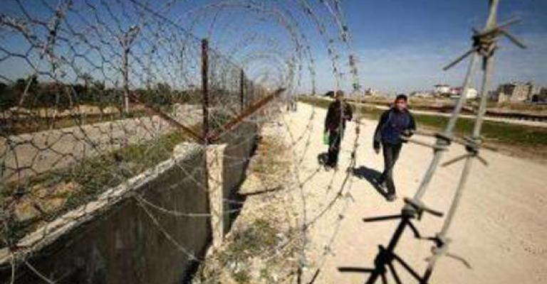 تخفيض عقوبة 3 متسللين إلى سوريا تخفيض عقوبة 3 متسللين إلى سوريا