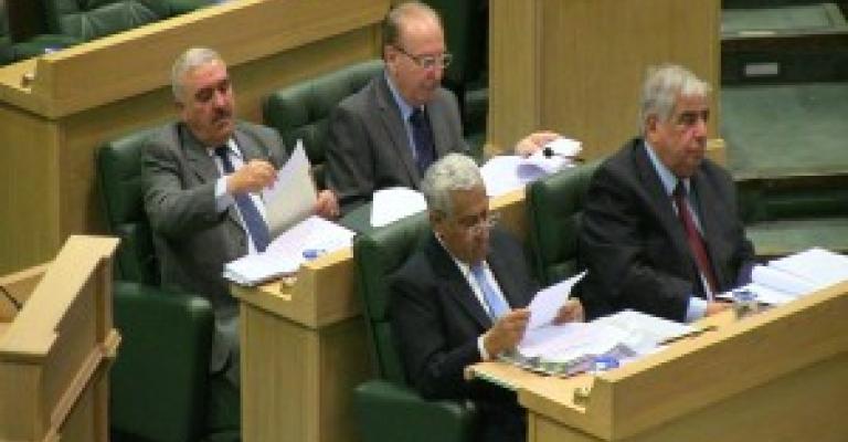 الموازنة: نواب يطالبون النسور بالاستقالة وآخرون يلوحون بحجب الثقة- فيديو