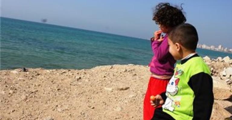 5.3 مليون- اللاجئون مجتمع فتي تنخفض في أوساطهم الأميّة