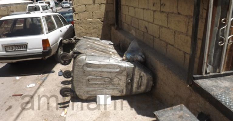 انتشار النفايات مع حلول الصيف.. وتبادل للاتهامات (فيديو)