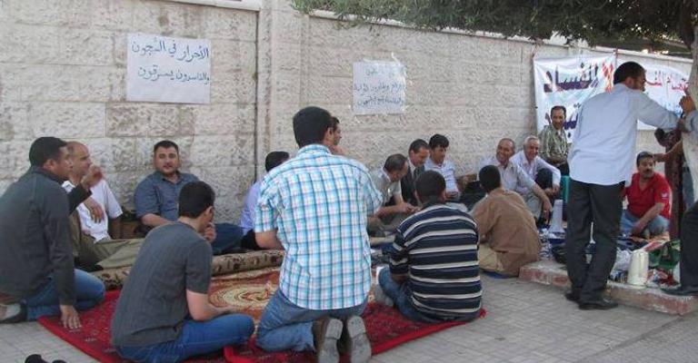 نقل 5 ناشطين مضربين عن الطعام في اربد الى المستشفى