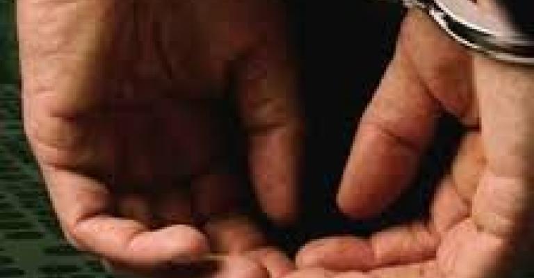 سرقة مبلغ 10 آلاف دينار