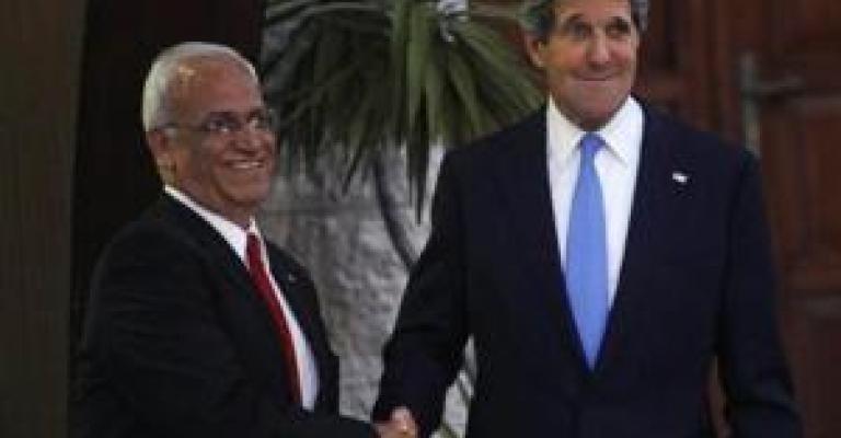 كيري ينهي جولته بلقاء عريقات في عمان كيري ينهي جولته بلقاء عريقات في عمان