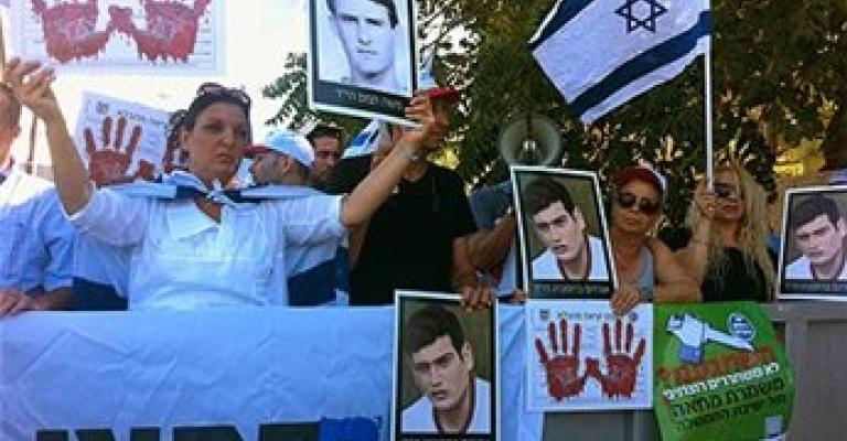 قبيل اجتماع الحكومة- إسرائيليون يتظاهرون احتجاجا على نية إطلاق أسرى