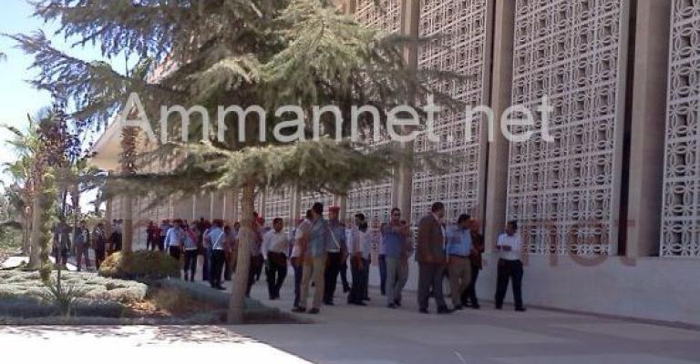 موظفو مجلس النواب يعتصمون رفضاً لآلية الهيكلة