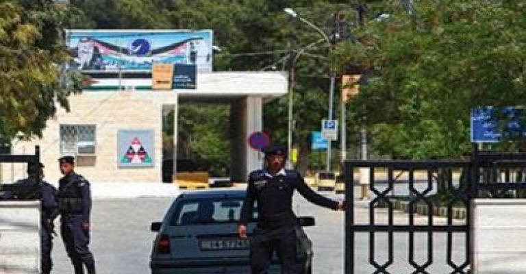 سقوط شظايا قذائف سورية على الأراضي الأردنية سقوط شظايا قذائف سورية على الأراضي الأردنية