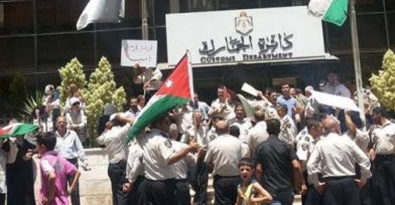 عشر قضايا لتجار بحق اضراب موظفي الجمارك