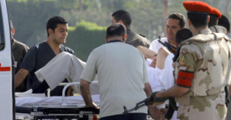 مصر: محاكمة مبارك وتأجيل محاكمة قادة الإخوان المسلمين مصر: محاكمة مبارك وتأجيل محاكمة قادة الإخوان المسلمين