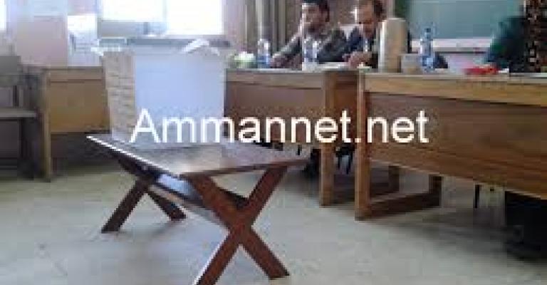 أهالي المزار الجنوبي يعتصمون أمام الوزراء احتجاجاً على نتائج البلديات