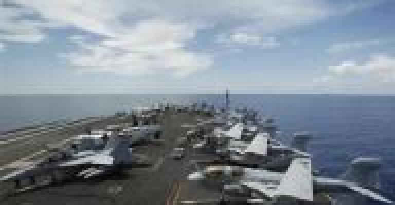 حاملة طائرات أمريكية تدخل البحر الأحمر